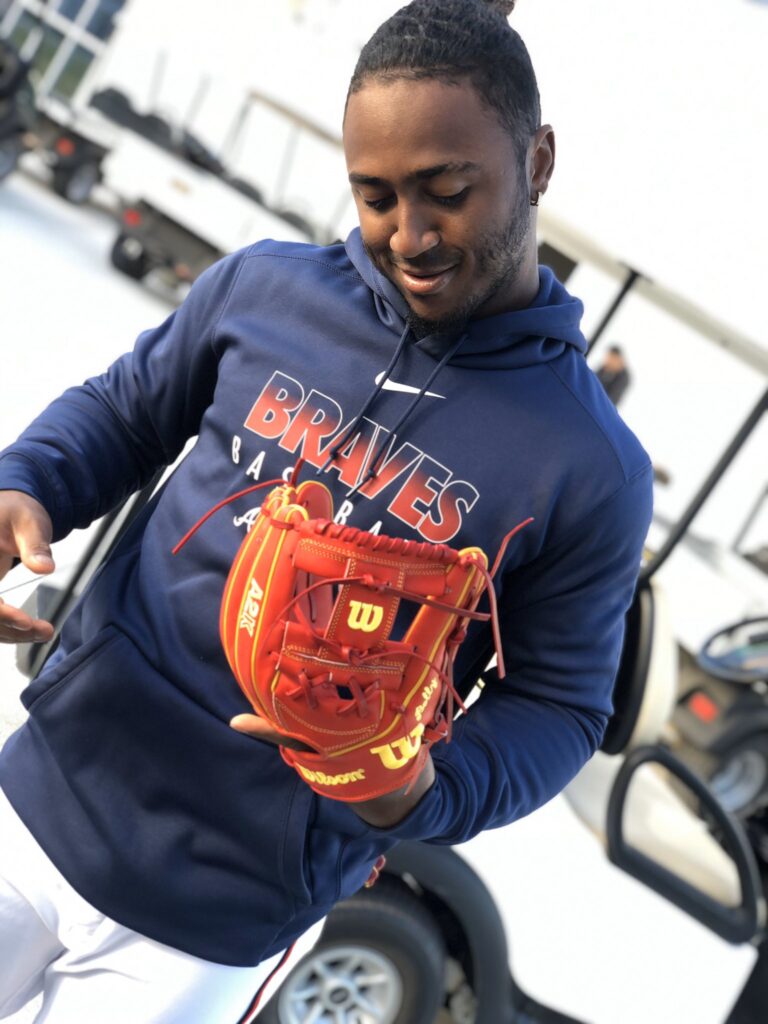 What Pros Wear: The Fine Art (or Exact Science?) of Breaking in a New Baseball Glove | Do's and Don'ts of the Break In Process